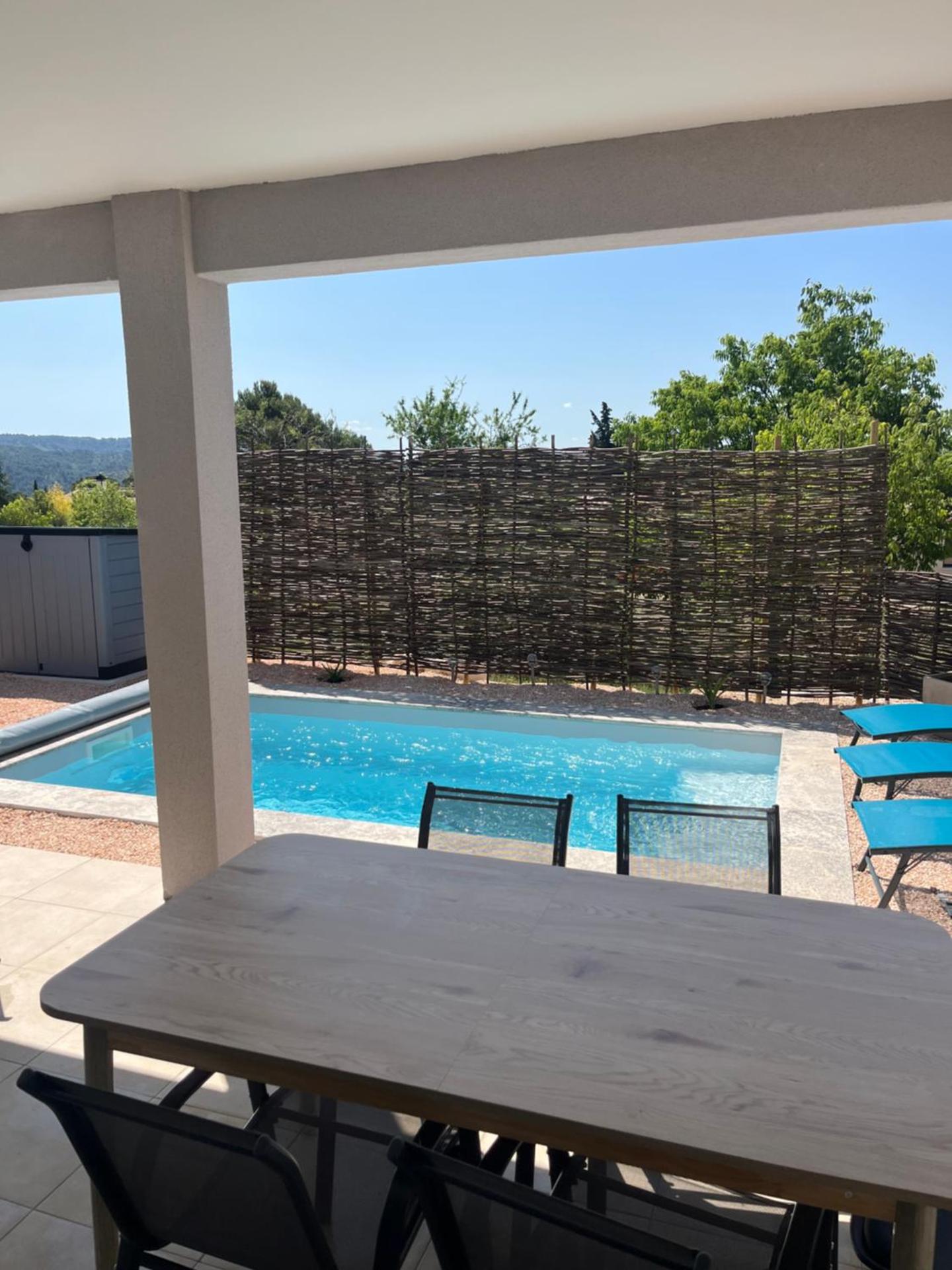 Les jardins de la Gravière à 5 mn de Lourmarin avec piscine privée