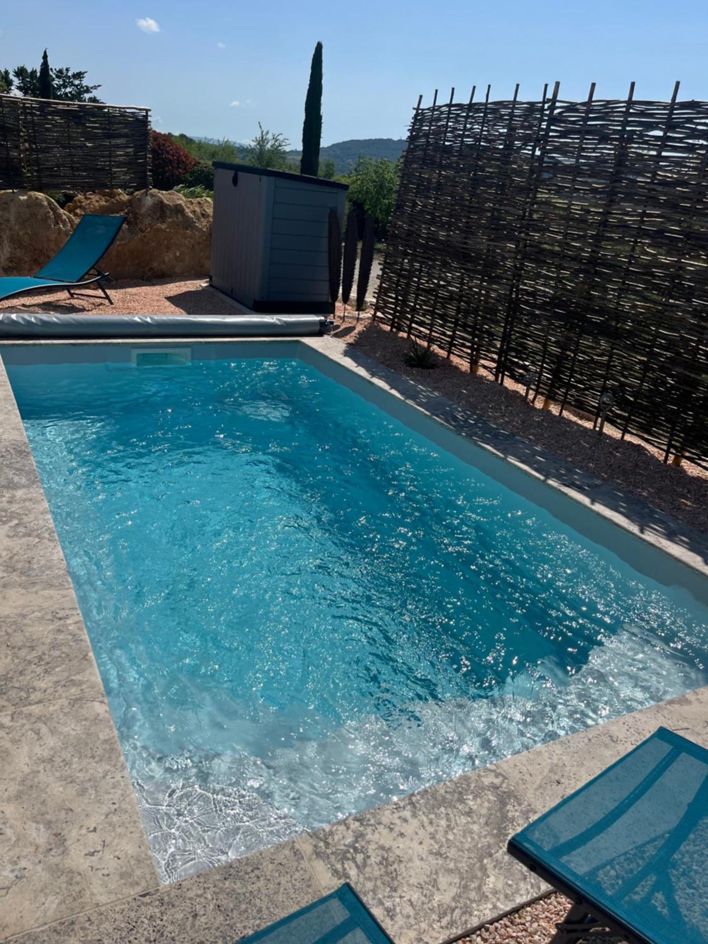 Les jardins de la Gravière à 5 mn de Lourmarin avec piscine privée