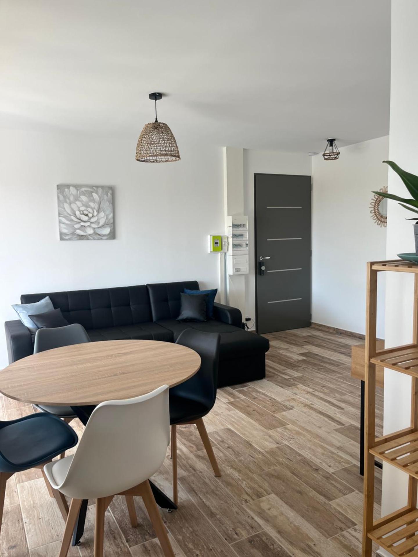 Les jardins de la Gravière à 5 mn de Lourmarin avec piscine privée