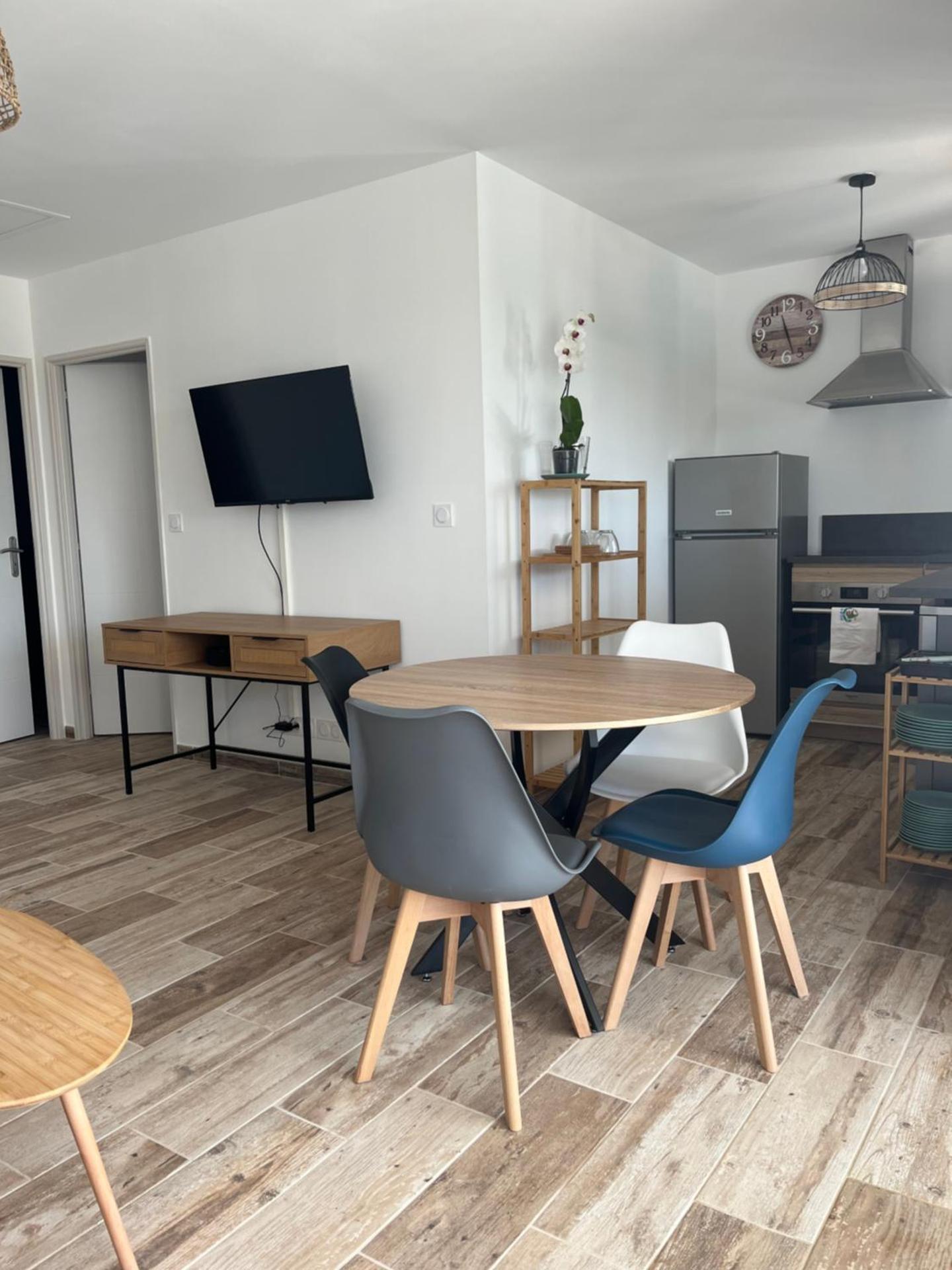 Les jardins de la Gravière à 5 mn de Lourmarin avec piscine privée