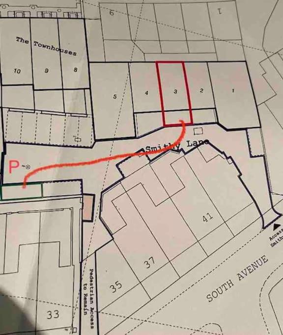 Smithy Bungalow, free private parking included, Buxton