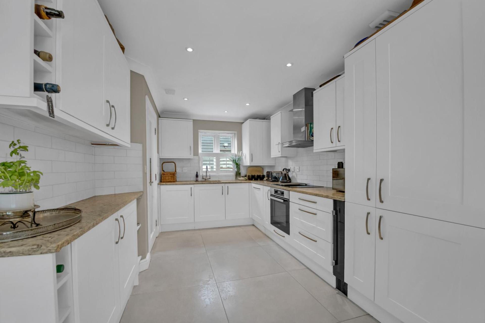 Stylish 3 bedroom townhouse for 5 guests, set in the medieval grid with off street parking