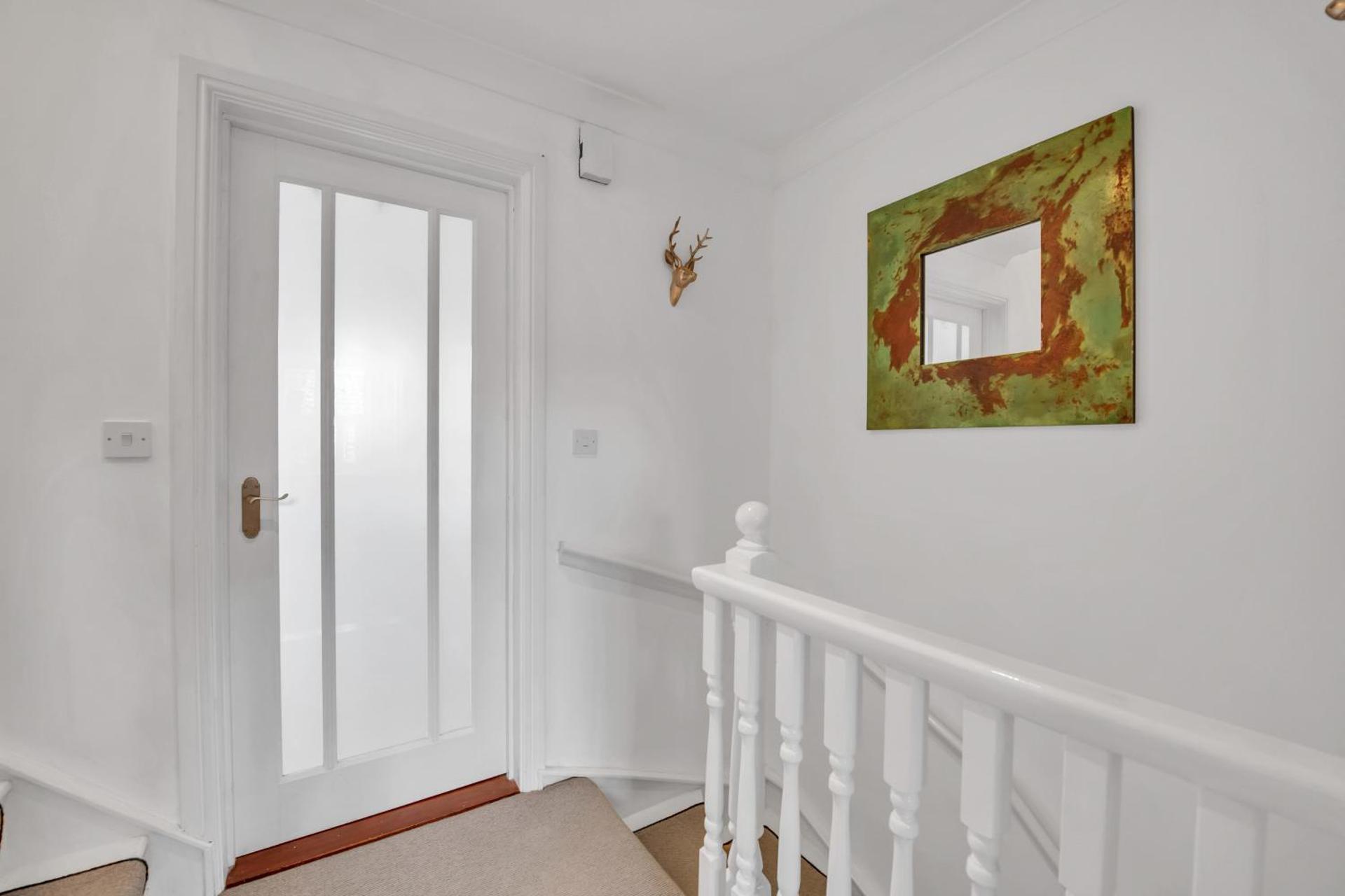 Stylish 3 bedroom townhouse for 5 guests, set in the medieval grid with off street parking