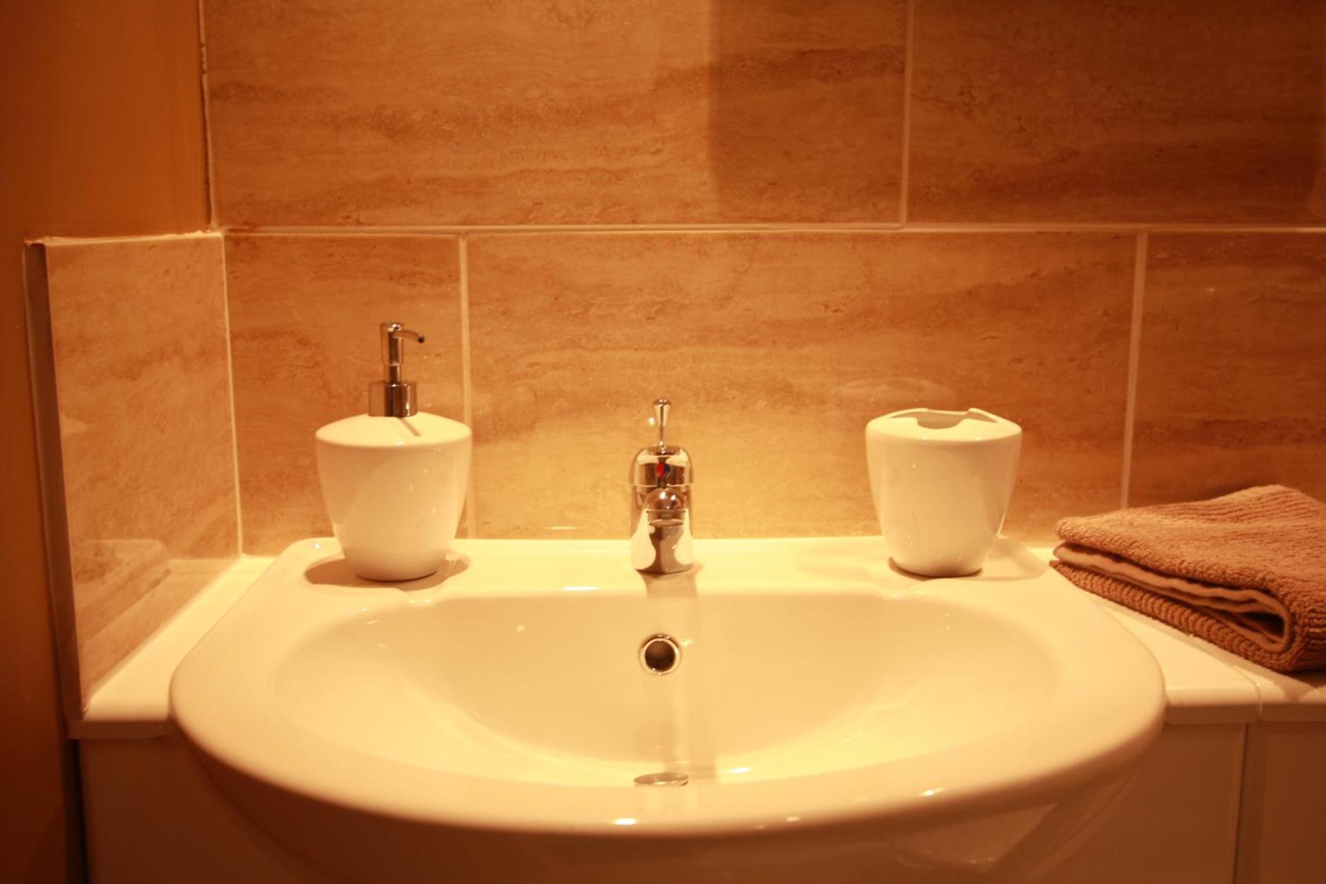 Single Room with Private Bathroom - Second Floor - Room 4