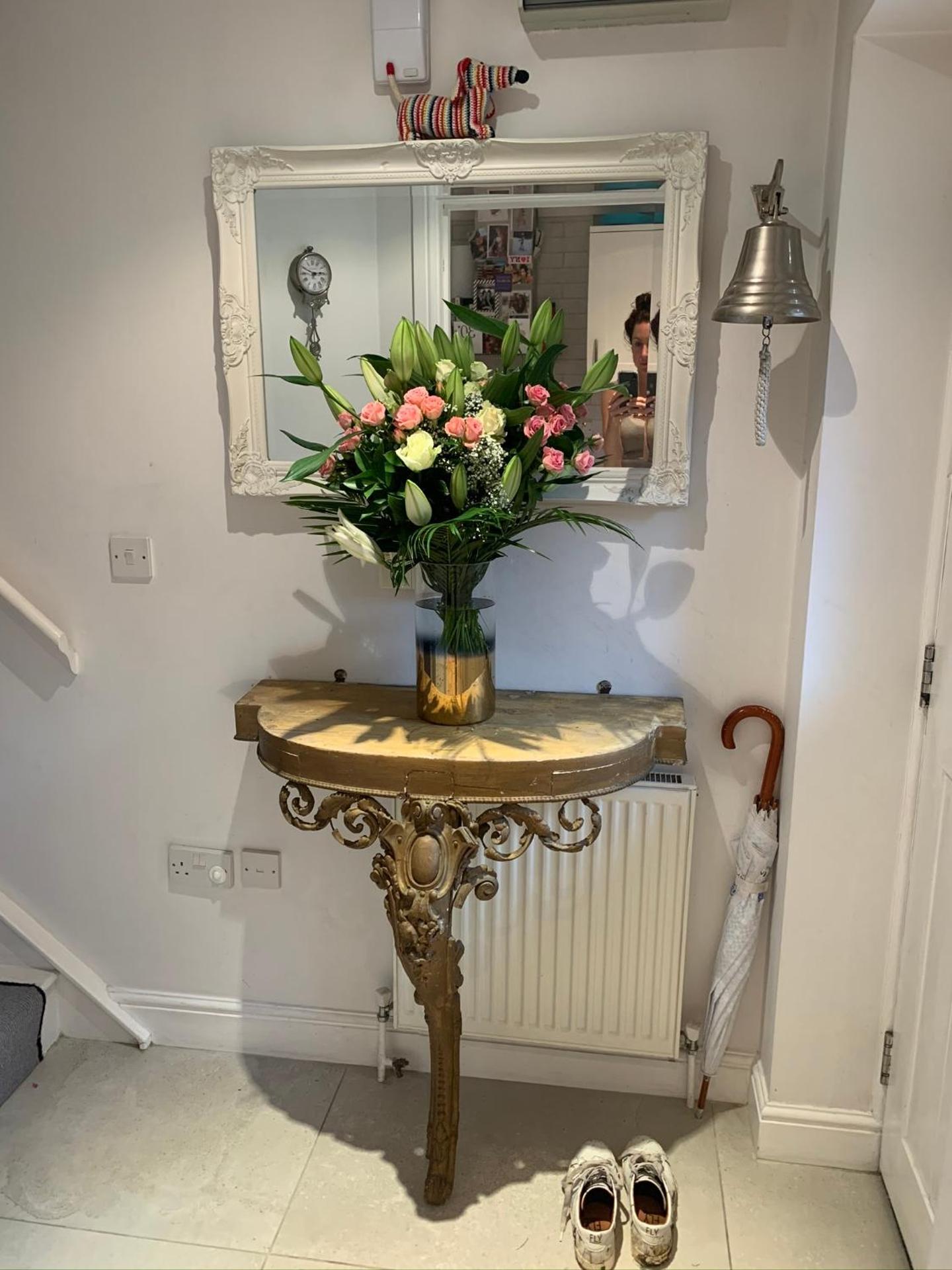 Stylish 3 bedroom townhouse for 5 guests, set in the medieval grid with off street parking