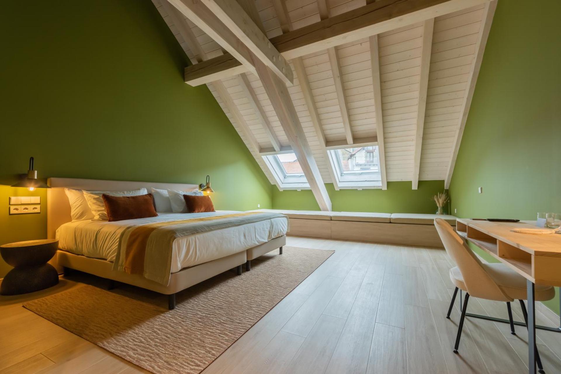 Photo of the whole room