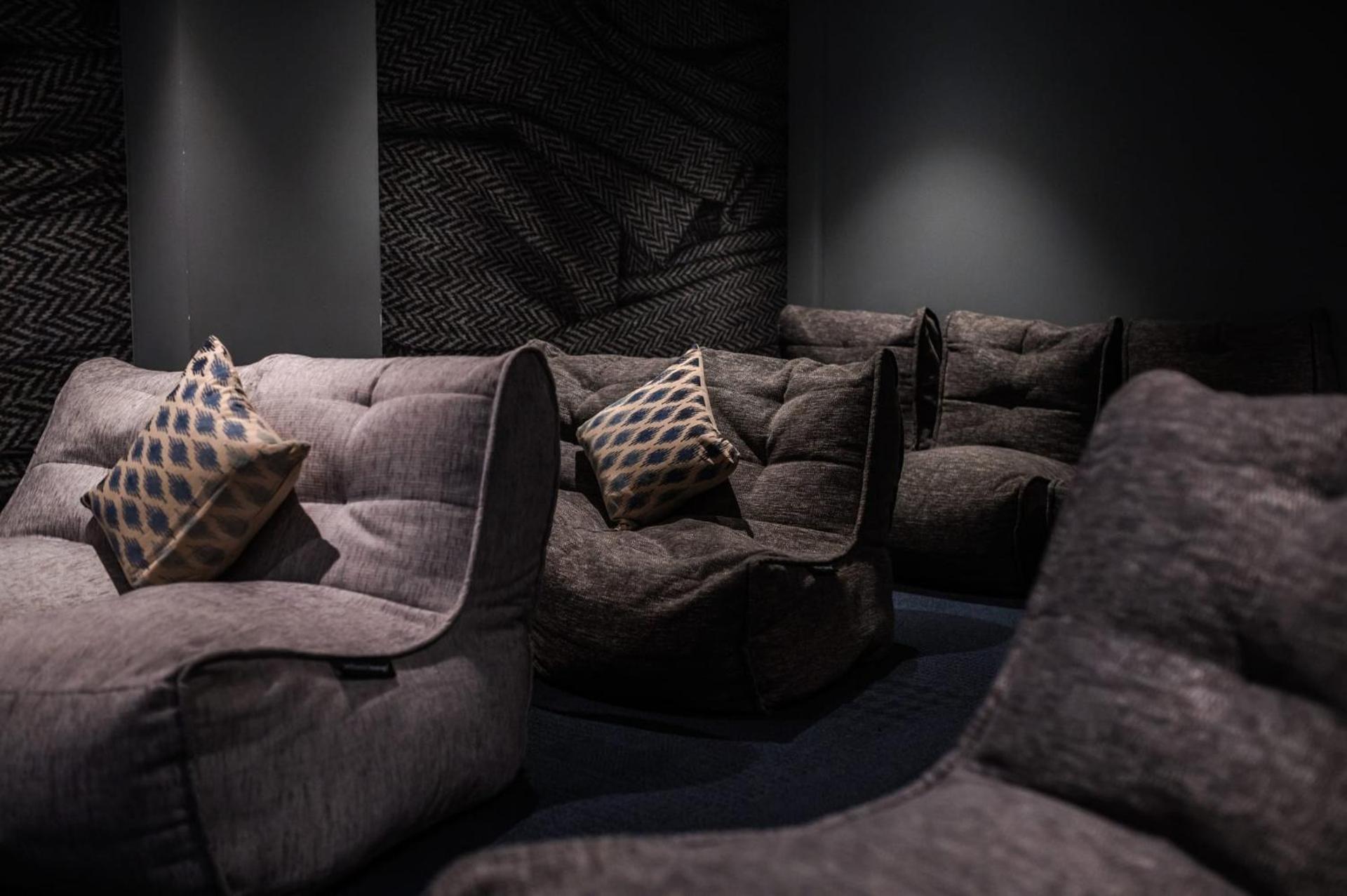 Communal lounge/ TV room