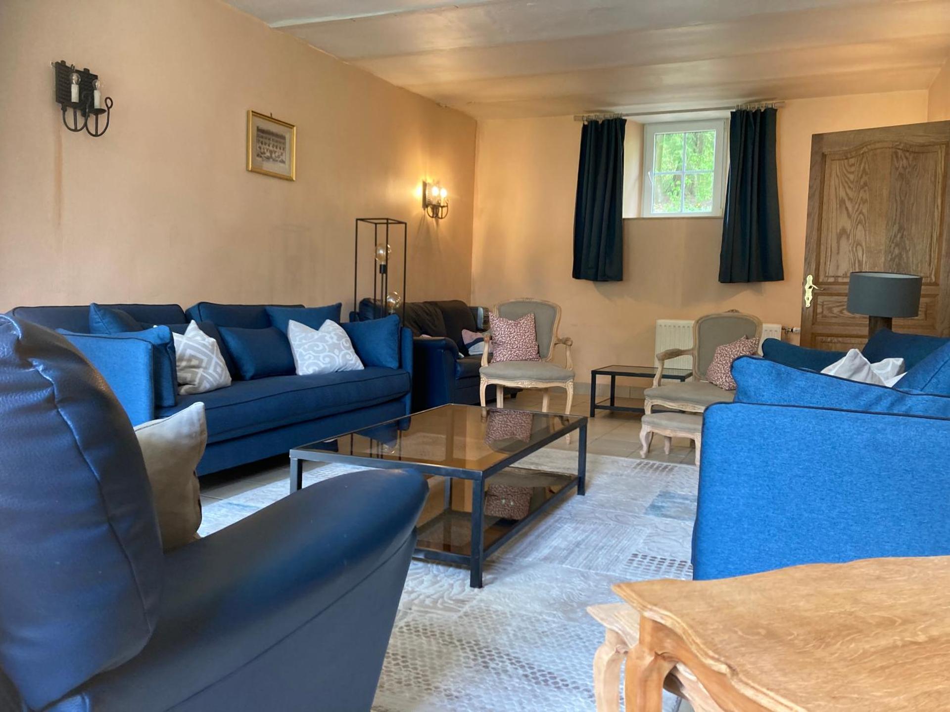 Communal lounge/ TV room