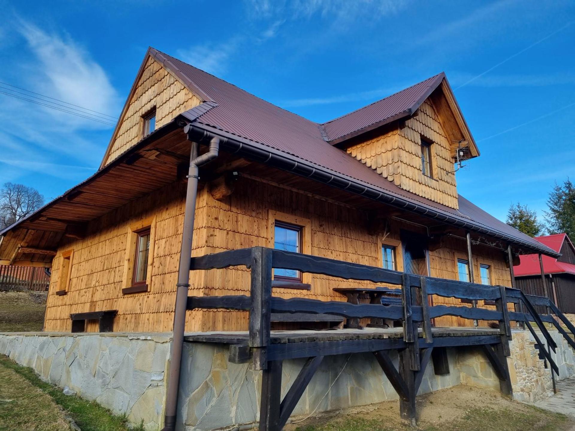 Koronkowa Chatka w Beskidach