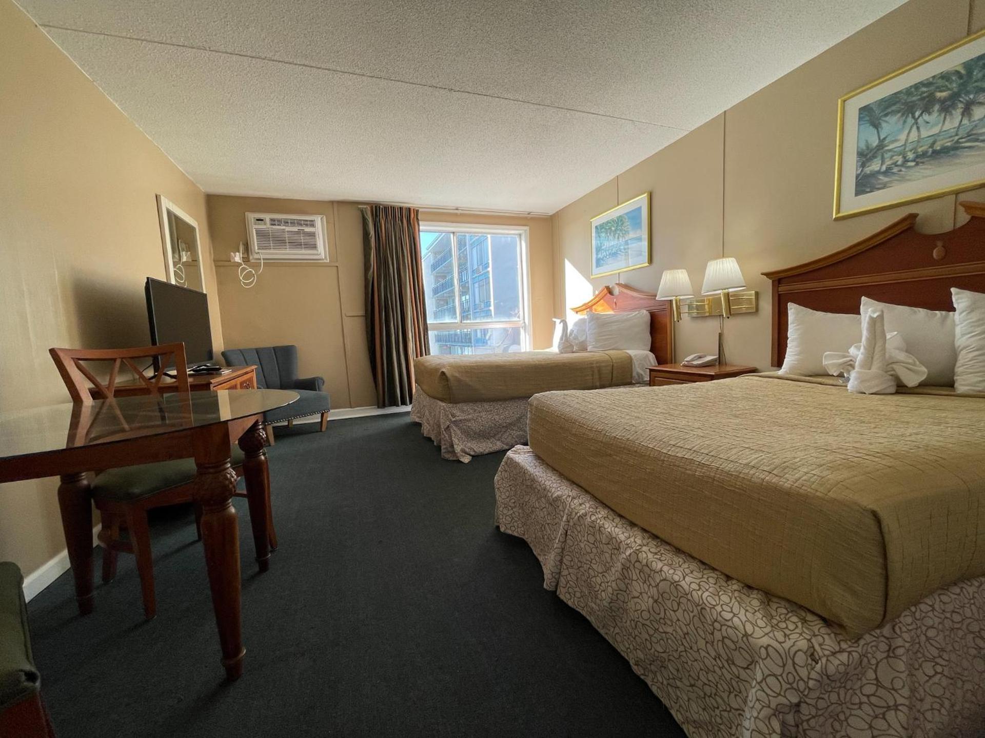 Polynesian Oceanfront Hotel