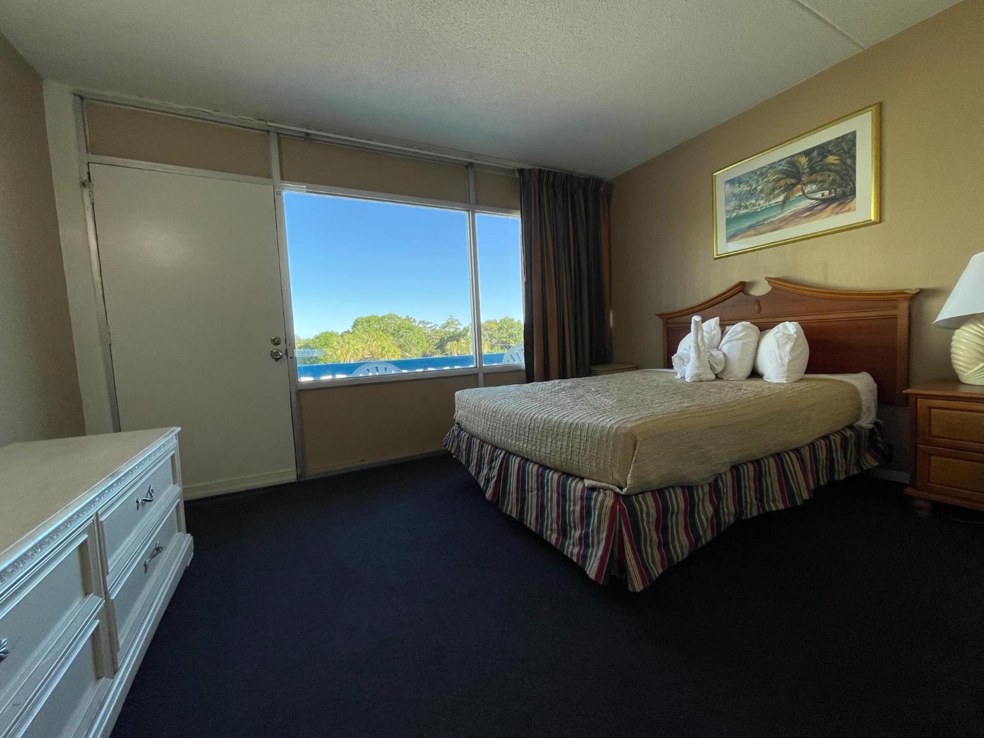 Queen Room with Street View