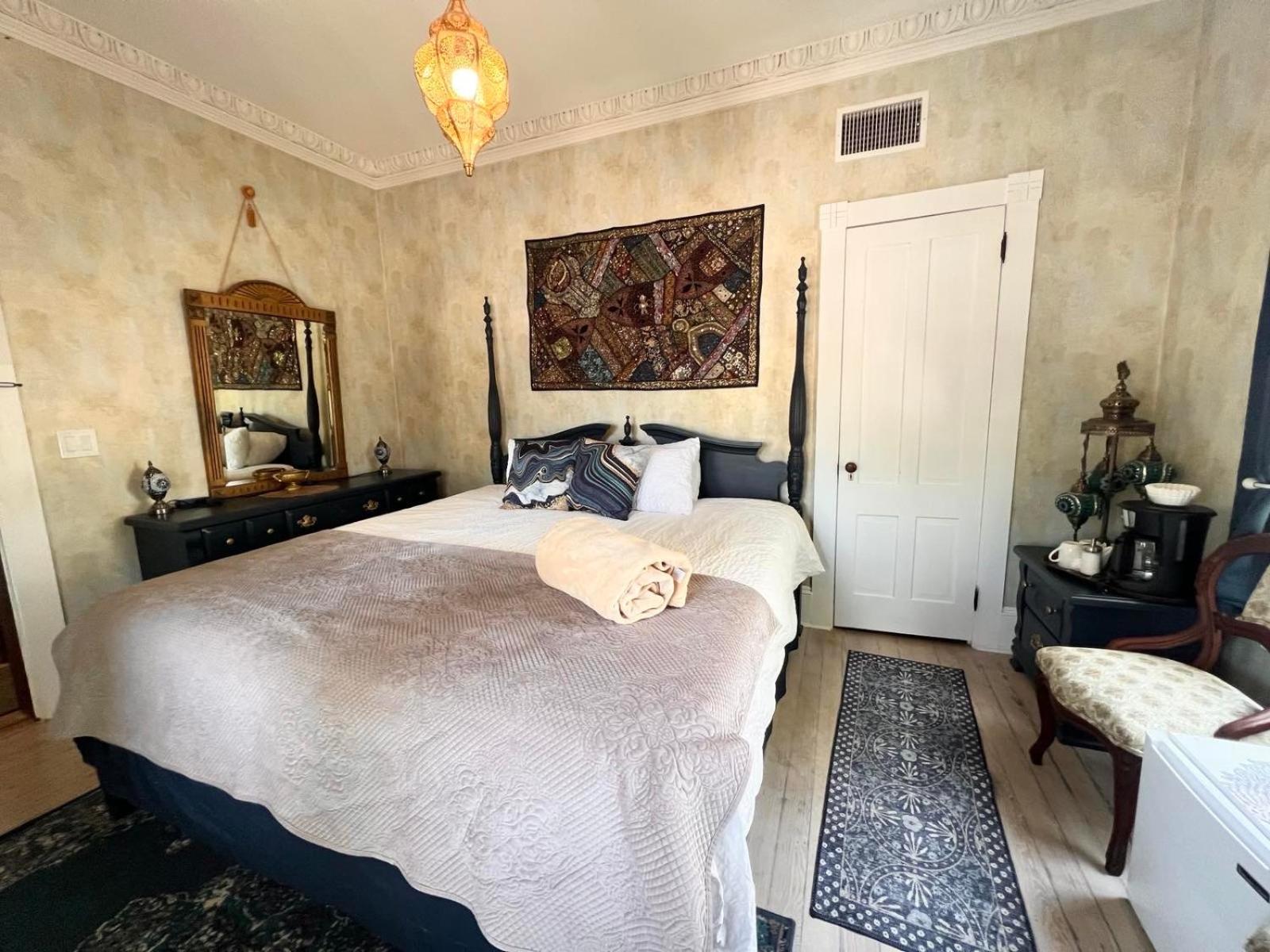 1001 Nights Historic Bed and Breakfast Adults Only