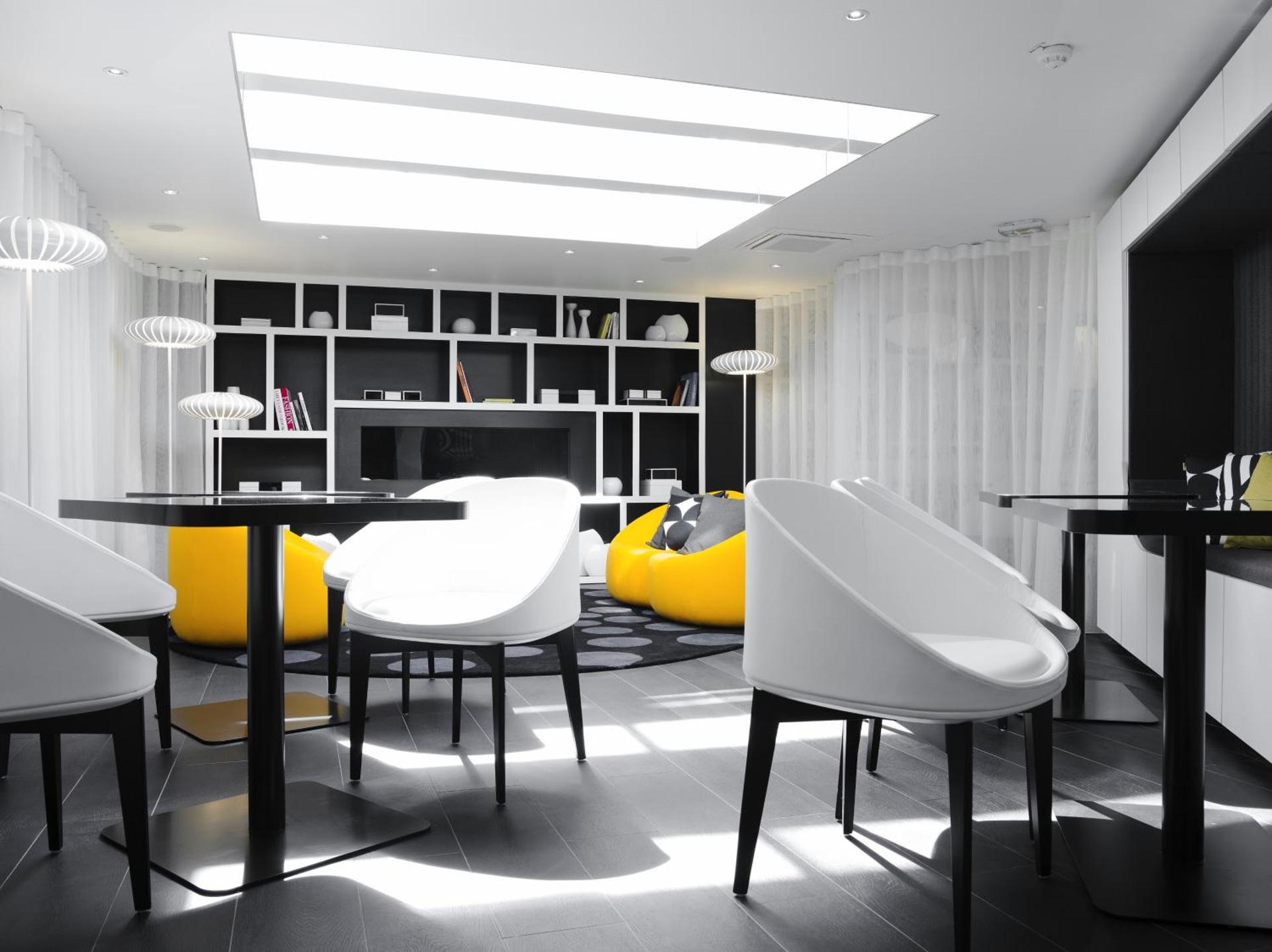 Communal lounge/ TV room