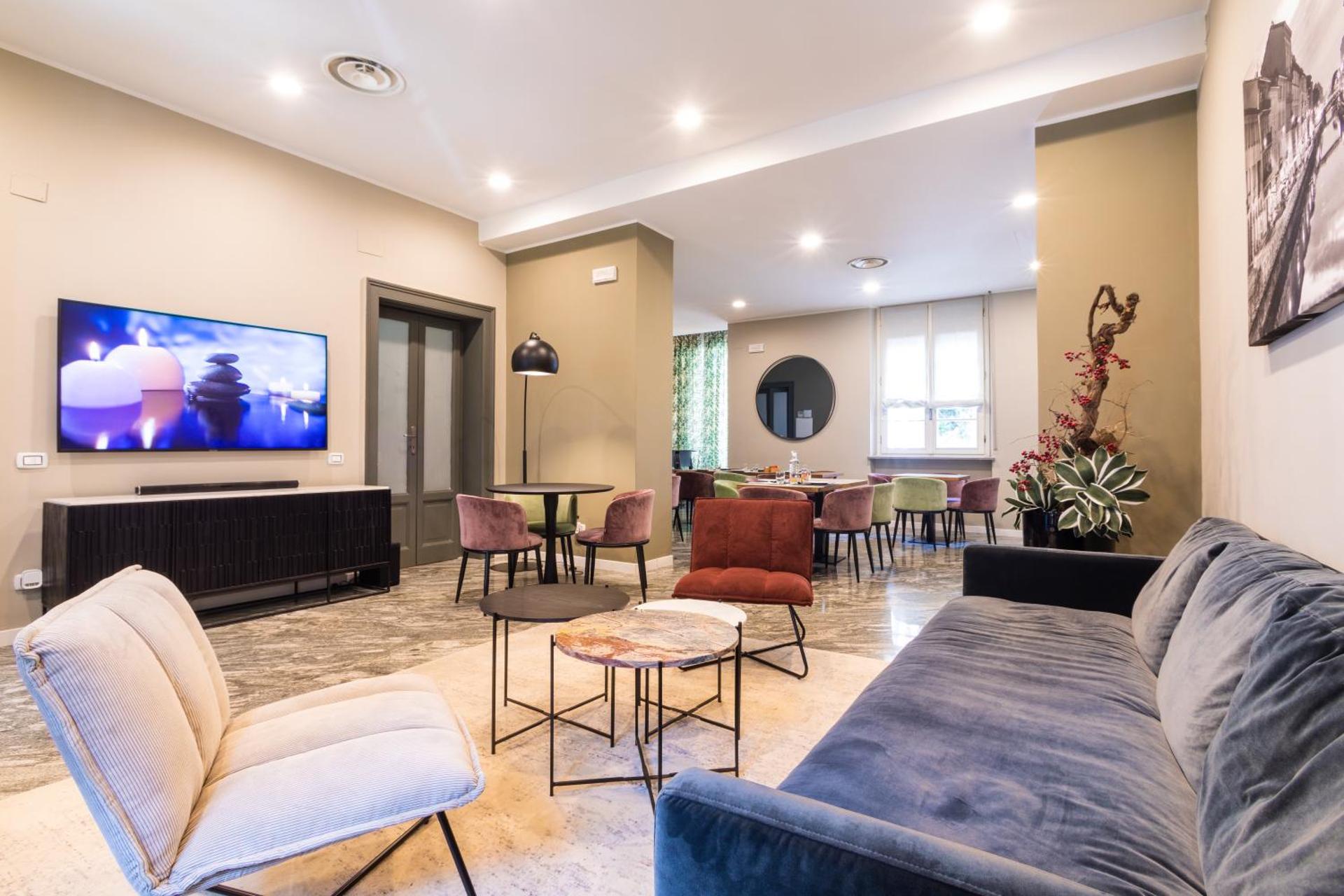 Communal lounge/ TV room