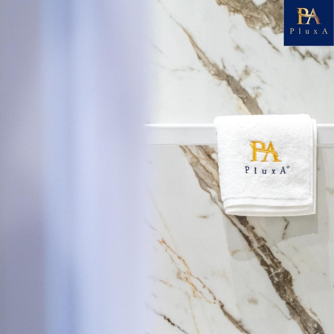 Pluxa Larimar - Spacious Apt with Private Entrance, Workspace & Wi-Fi