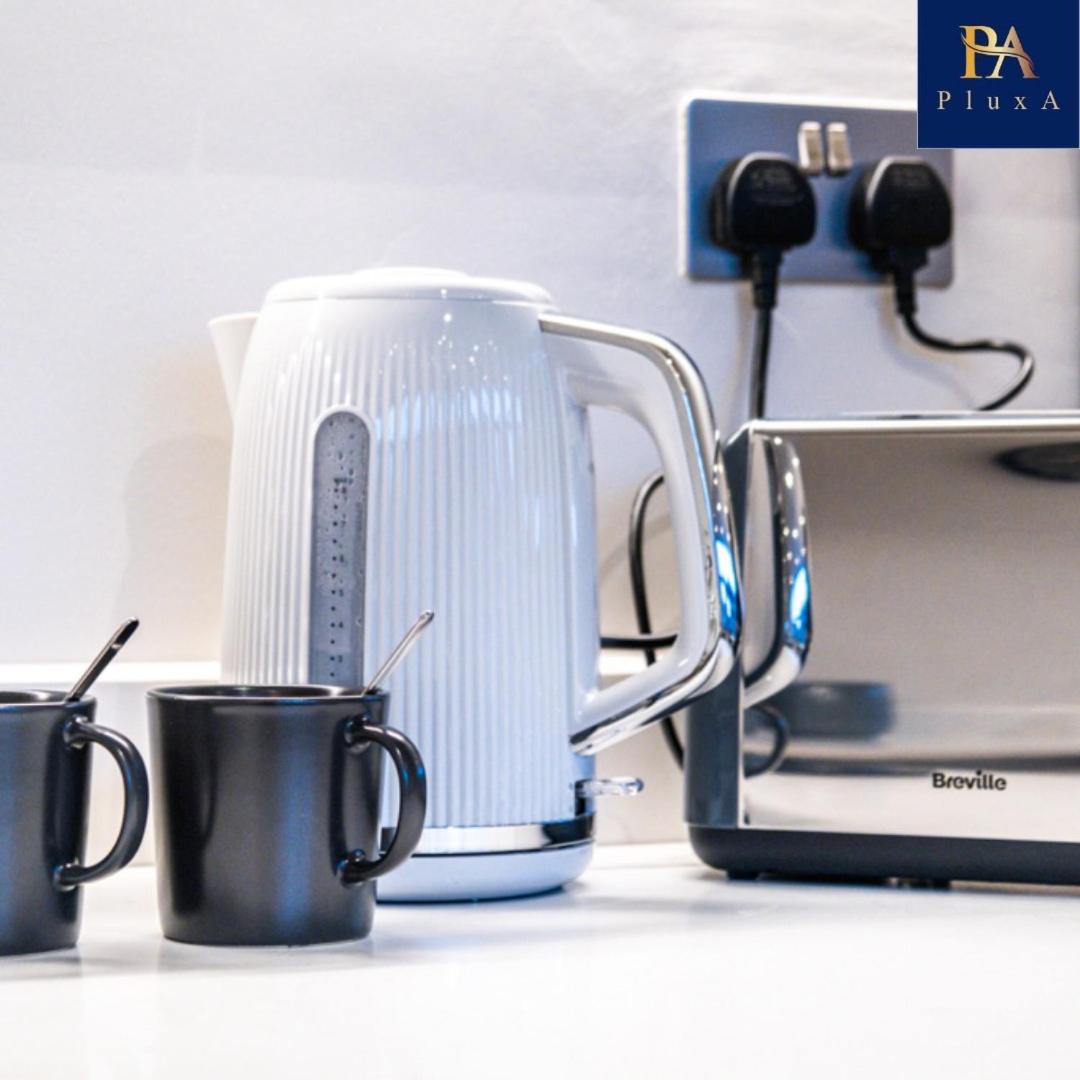 Pluxa Larimar - Spacious Apt with Private Entrance, Workspace & Wi-Fi