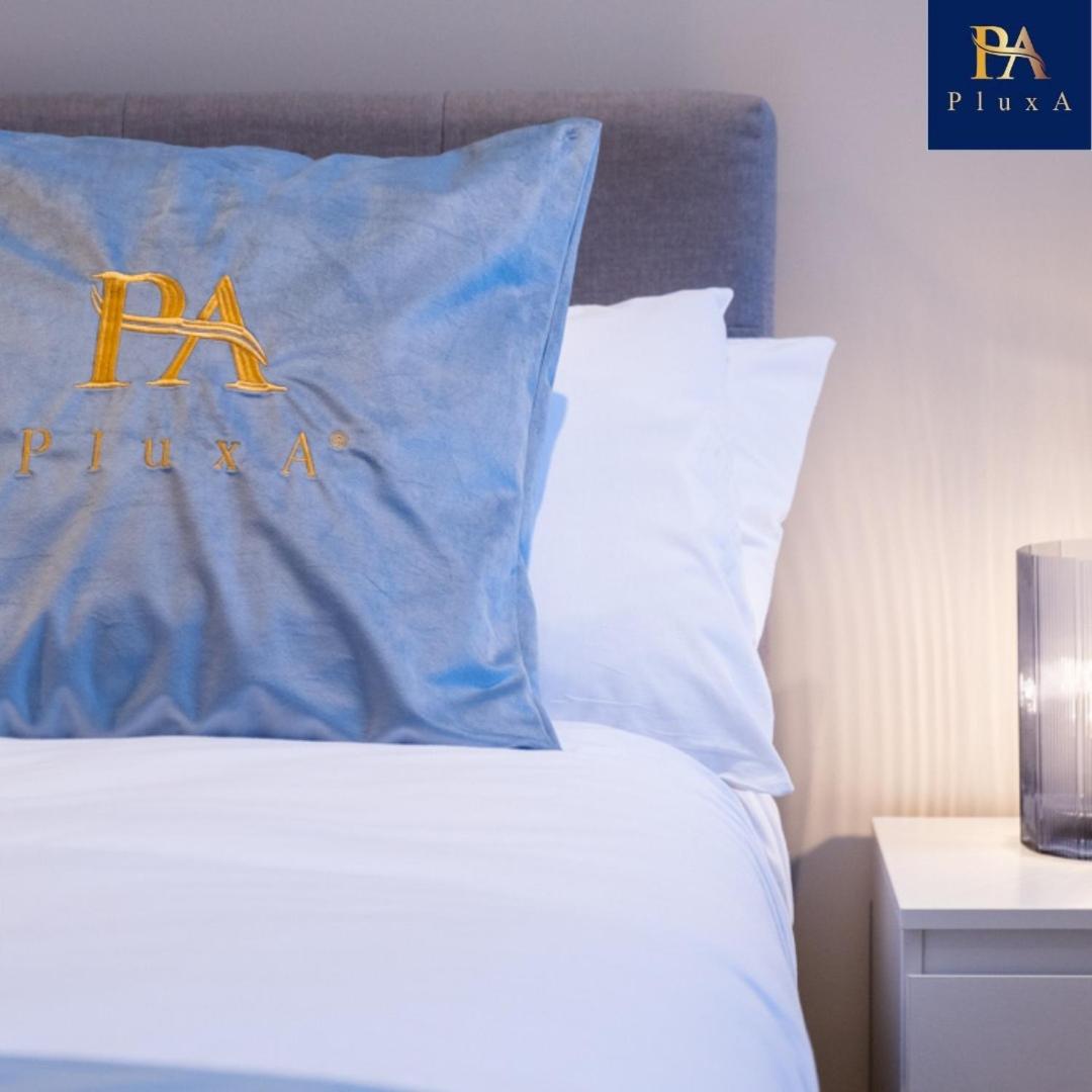 Pluxa Larimar - Spacious Apt with Private Entrance, Workspace & Wi-Fi