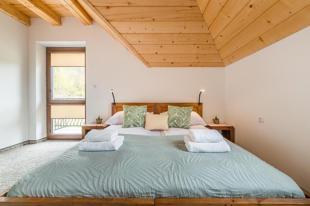 Smerek 119- Baza Przy Szlaku