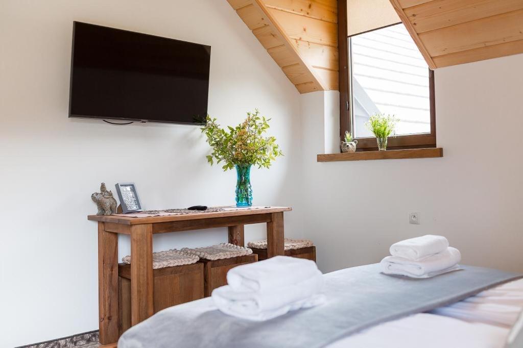 Smerek 119- Baza Przy Szlaku