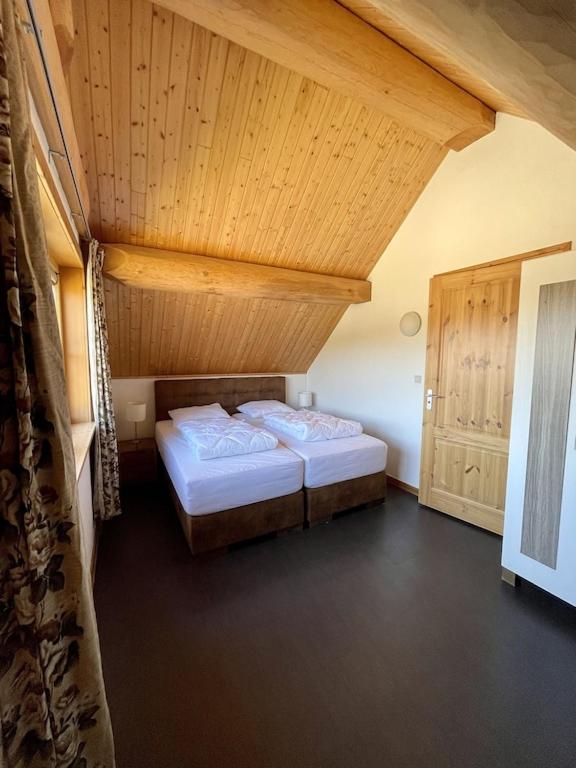 Unieke houten villa met SAUNA in Twente - 5p