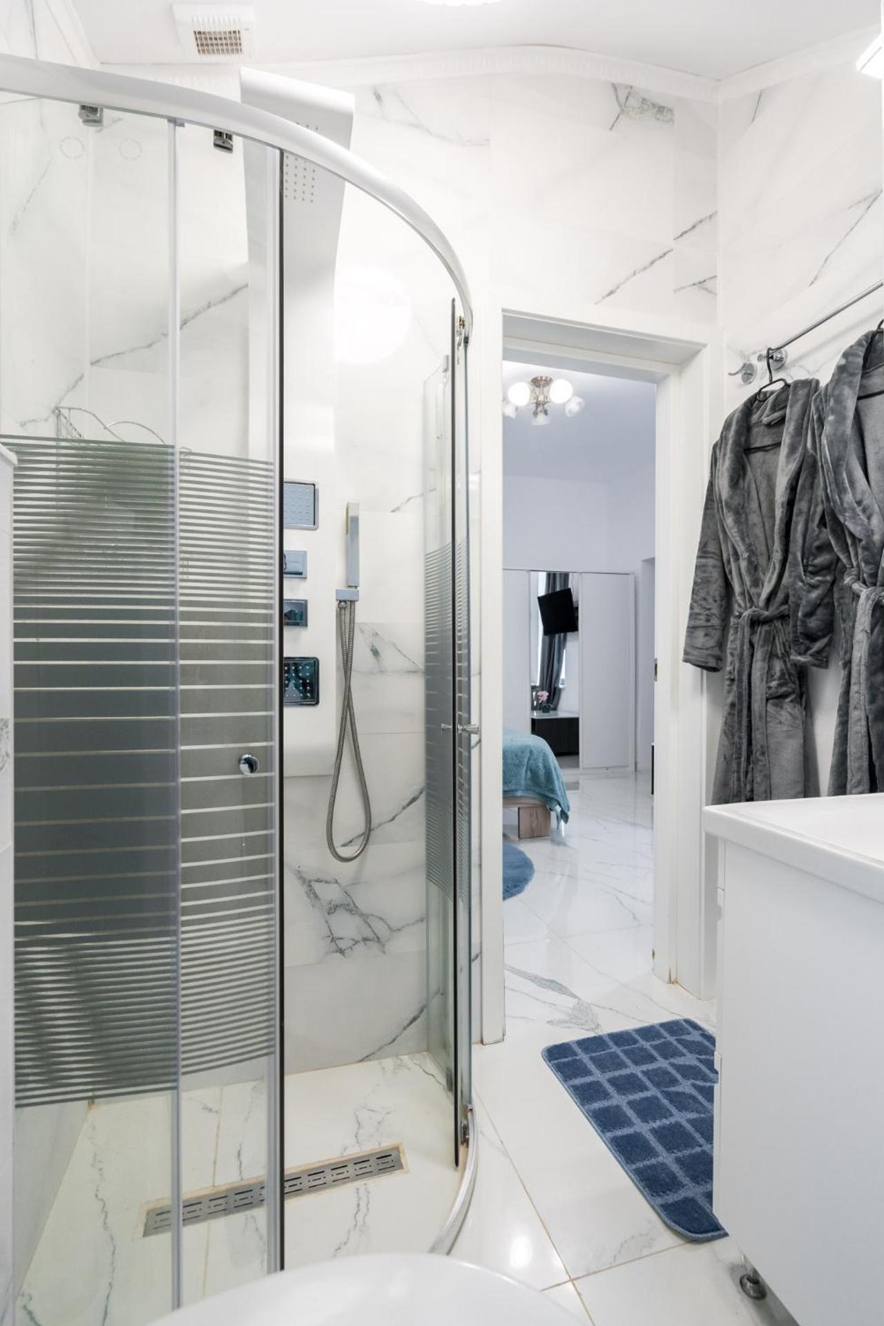 Blue-Line-Apartment-Unirii