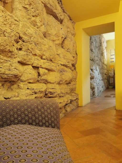 Perugia Abbraccio Etrusco