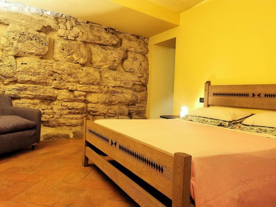 Perugia Abbraccio Etrusco