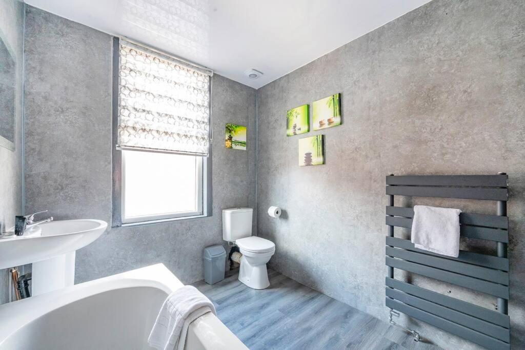 *15w* setup for your most amazing & relaxed stay + Free Parking + Free Fast WiFi *