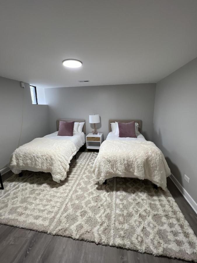 Modern 3 Bedroom Close to Downtown Chicago