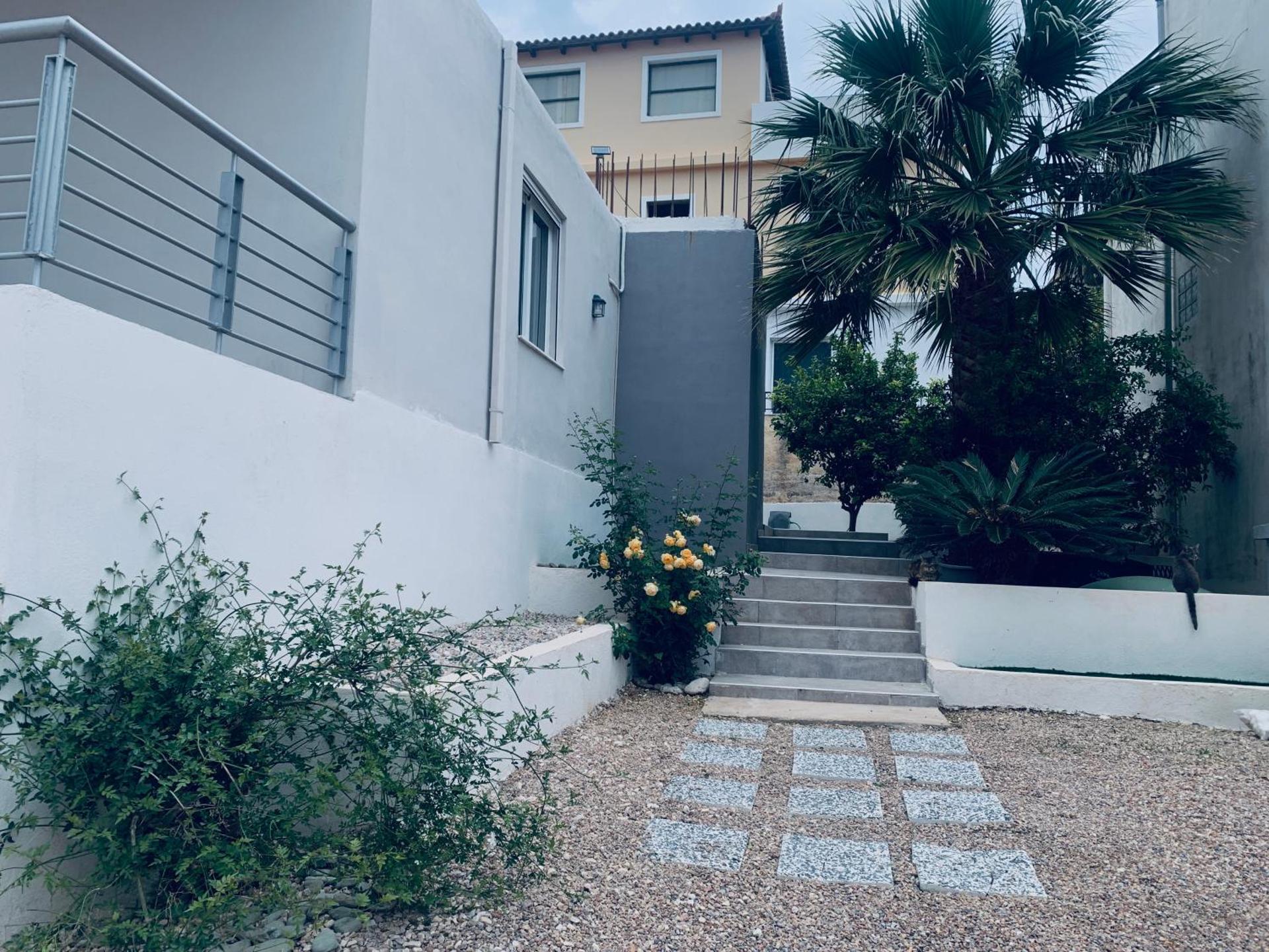 Thelfi Luxury studio in Attica - close to varkiza beach - Sea view