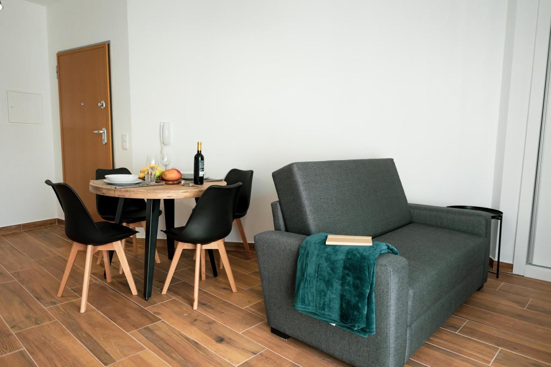 Gold Apartment Ferrel I