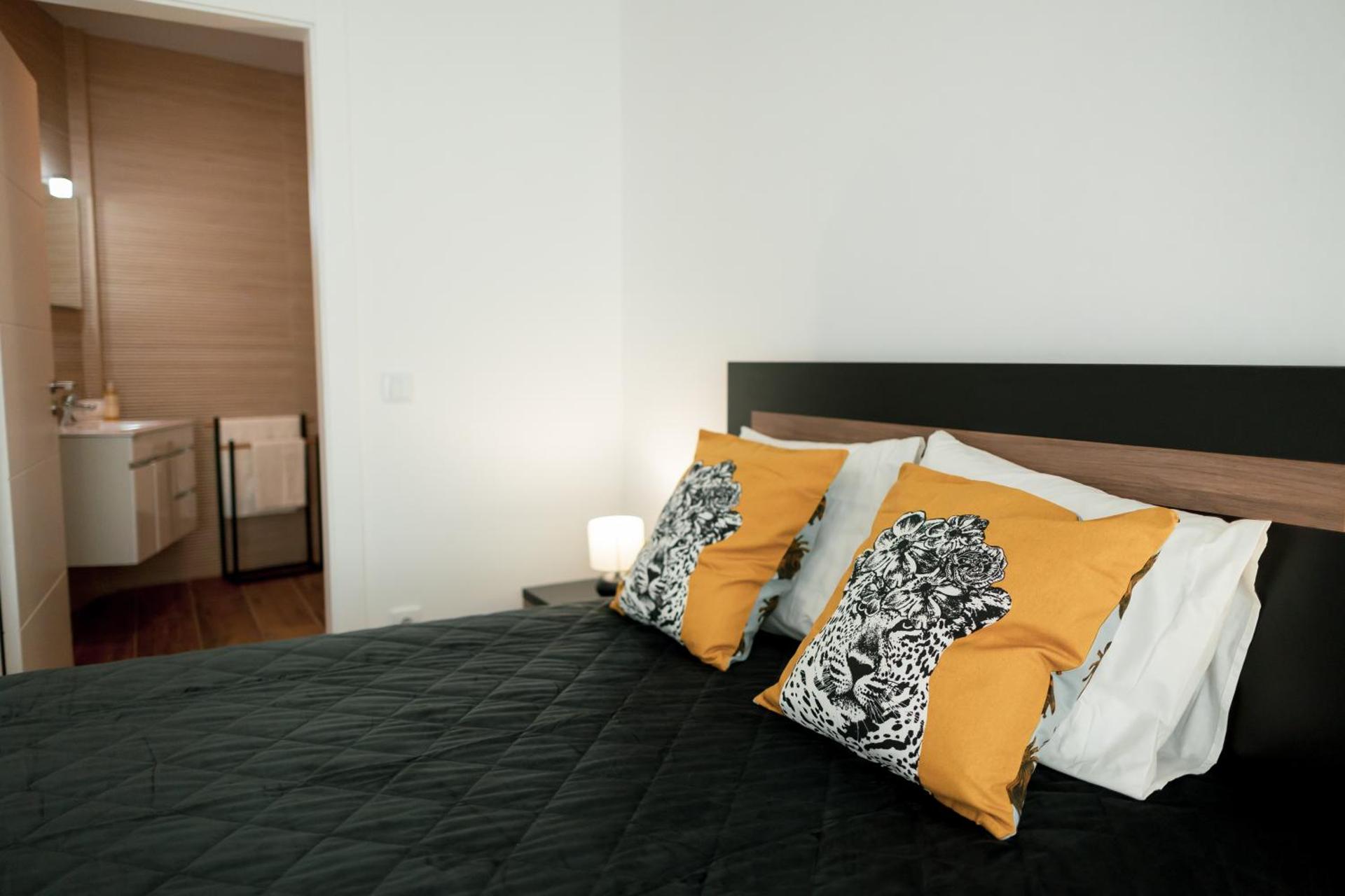 Gold Apartment Ferrel I