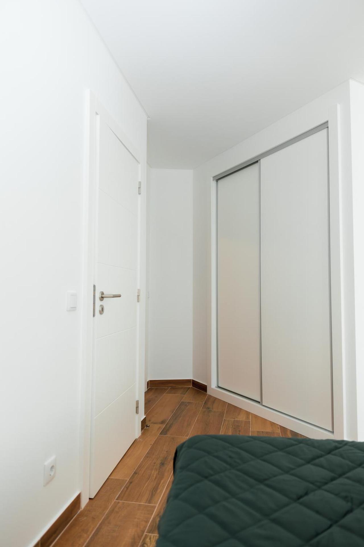 Gold Apartment Ferrel II