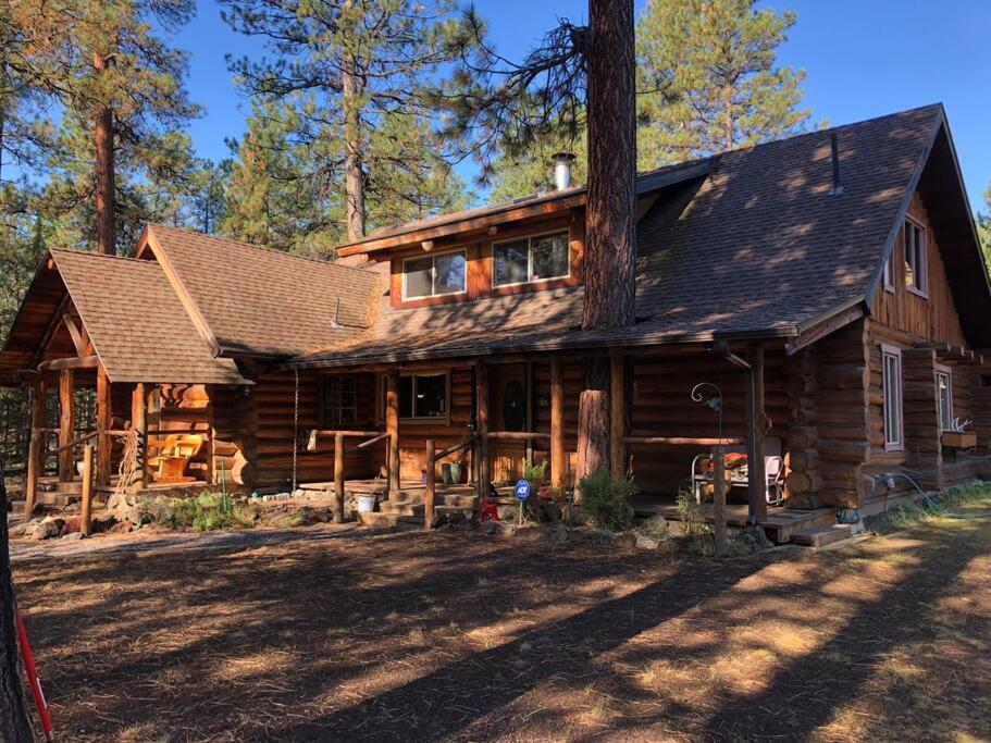 Beautiful Log home outside of Sisters