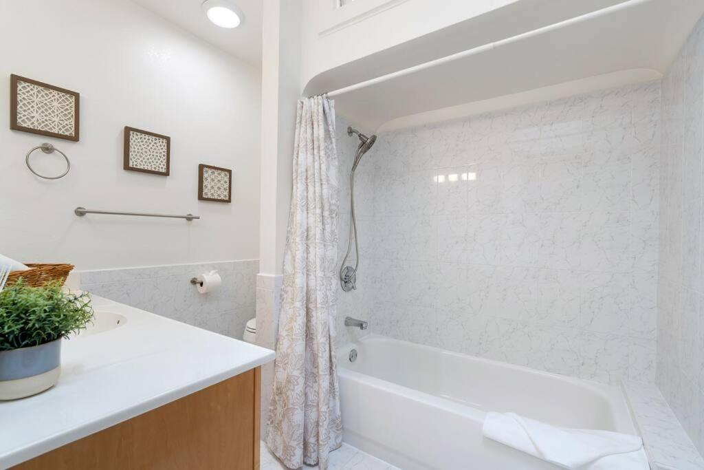 Stunning 2BR w/ 1BA Home near BART