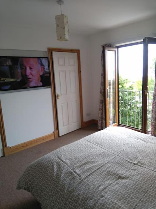 Cottage , seaside views, quiet beach, awesome view