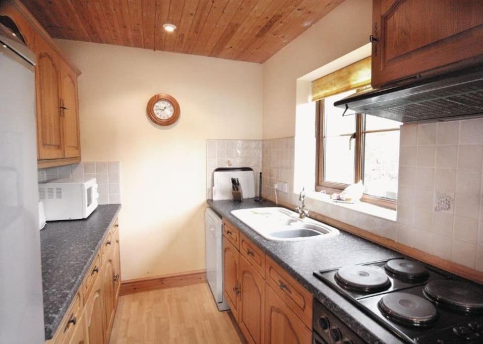 Cottage , seaside views, quiet beach, awesome view