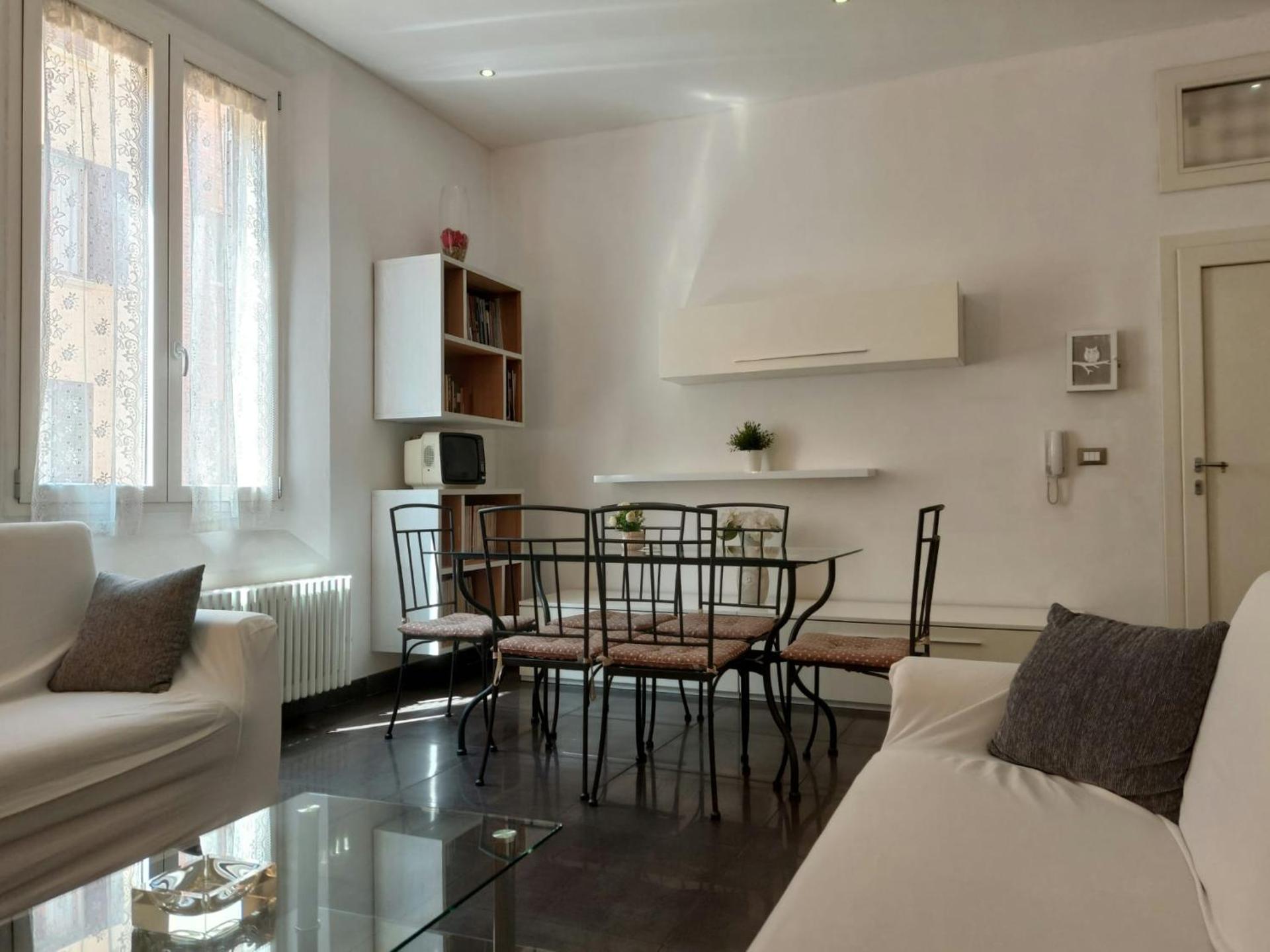 LUXURY STATION APARTMENT