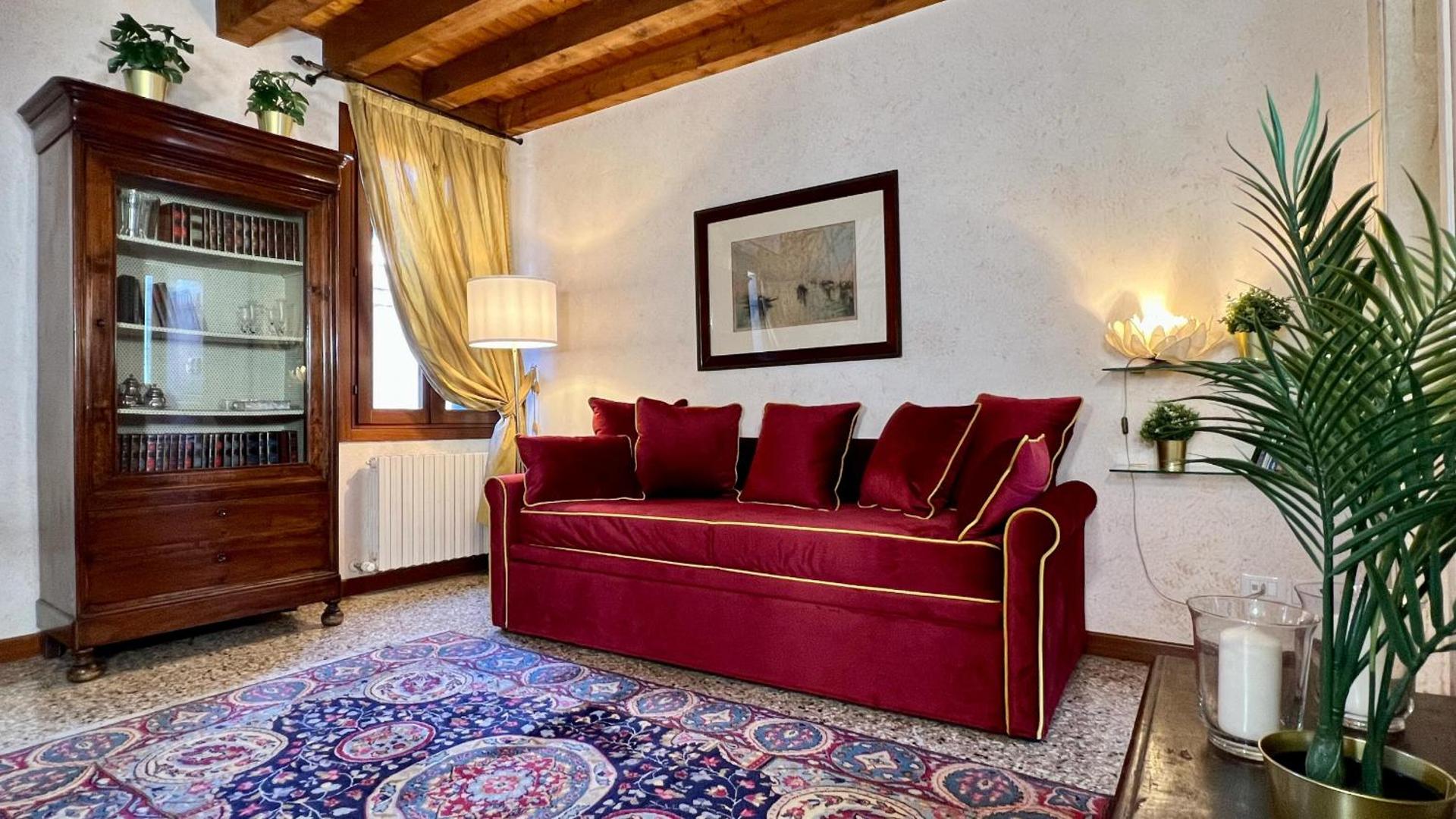 Communal lounge/ TV room