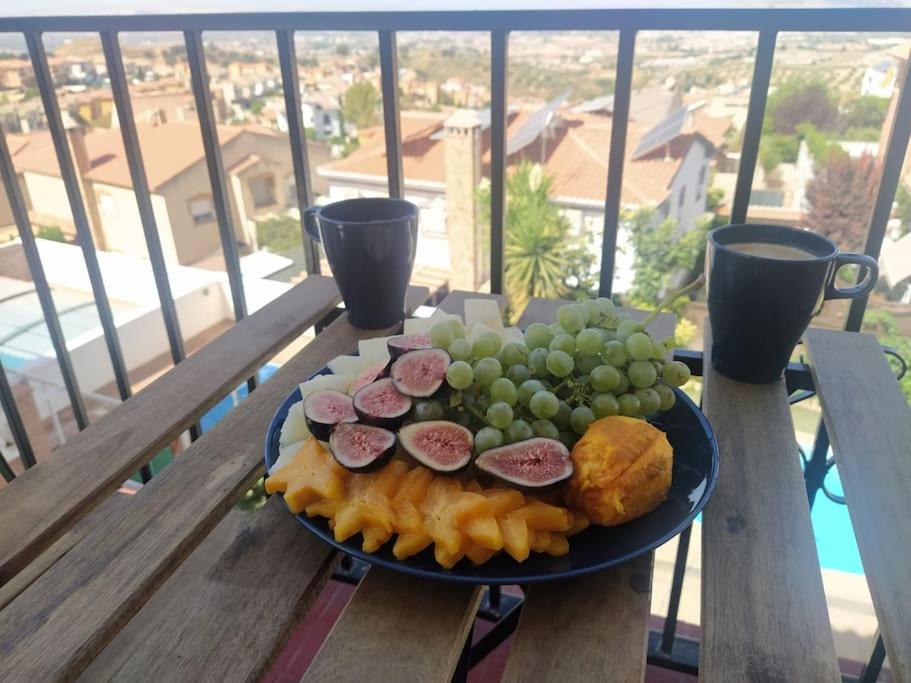 Luminosa y confortable casa con vistas y piscina