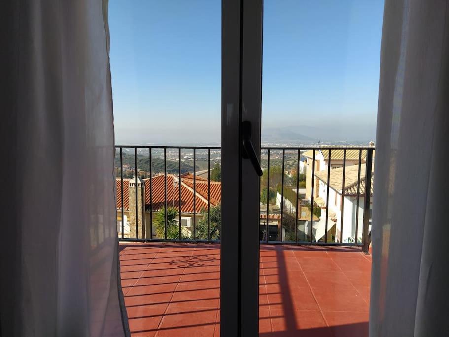 Luminosa y confortable casa con vistas y piscina