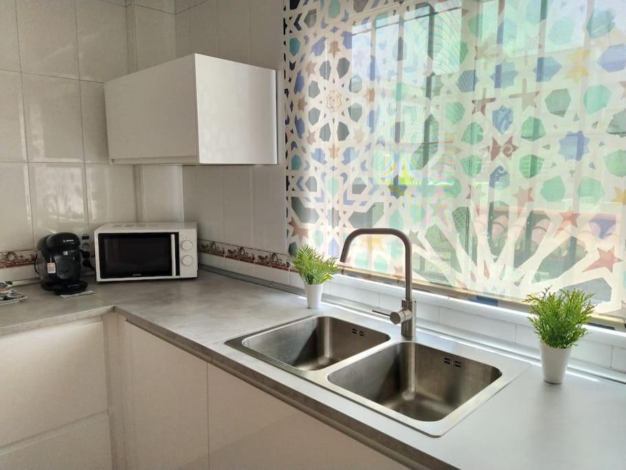 Luminosa y confortable casa con vistas y piscina