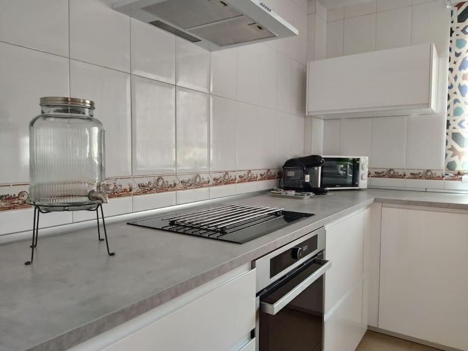 Luminosa y confortable casa con vistas y piscina