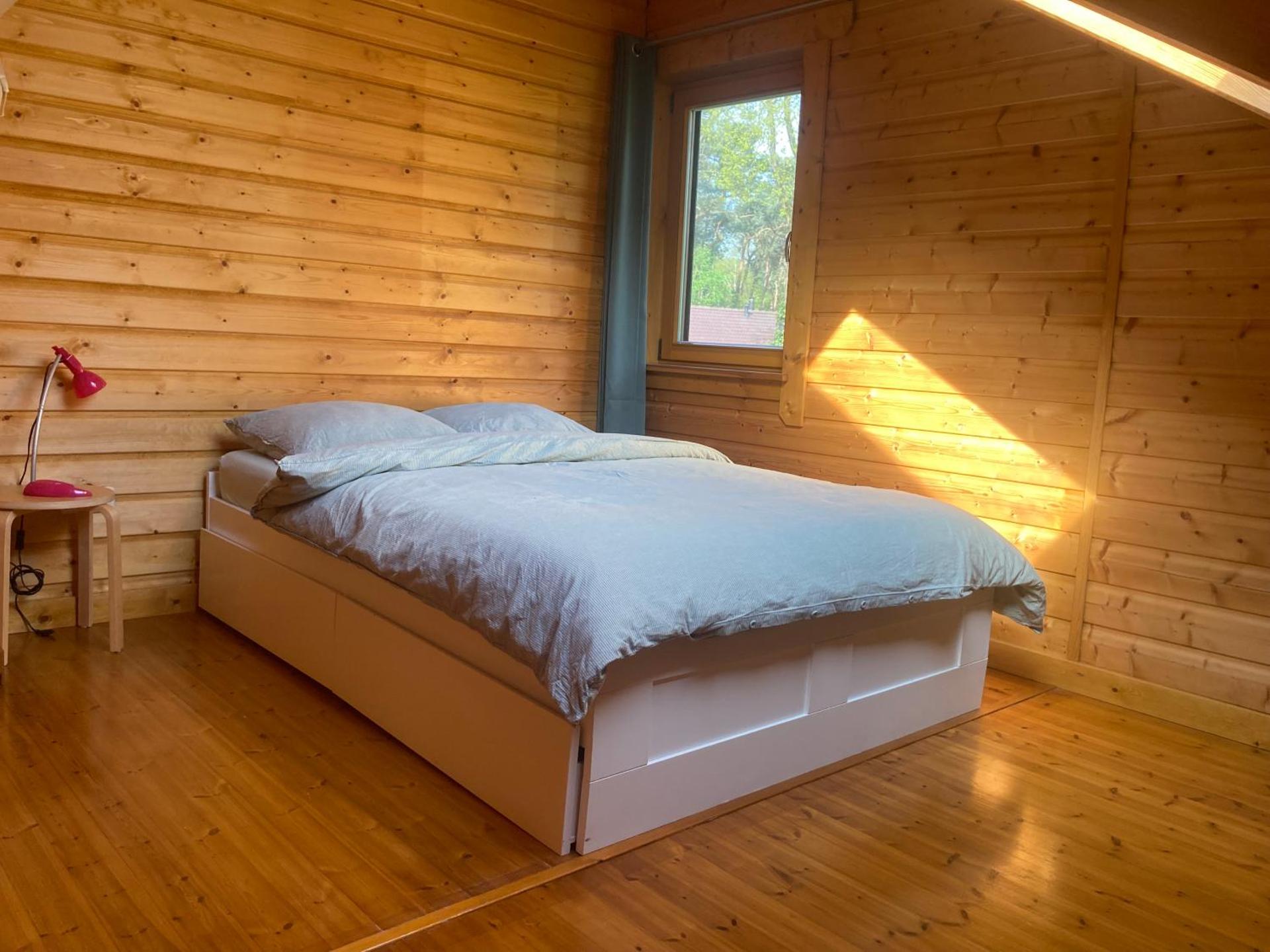 Houten chalet/bungalow in het bos, sauna, jacuzzi