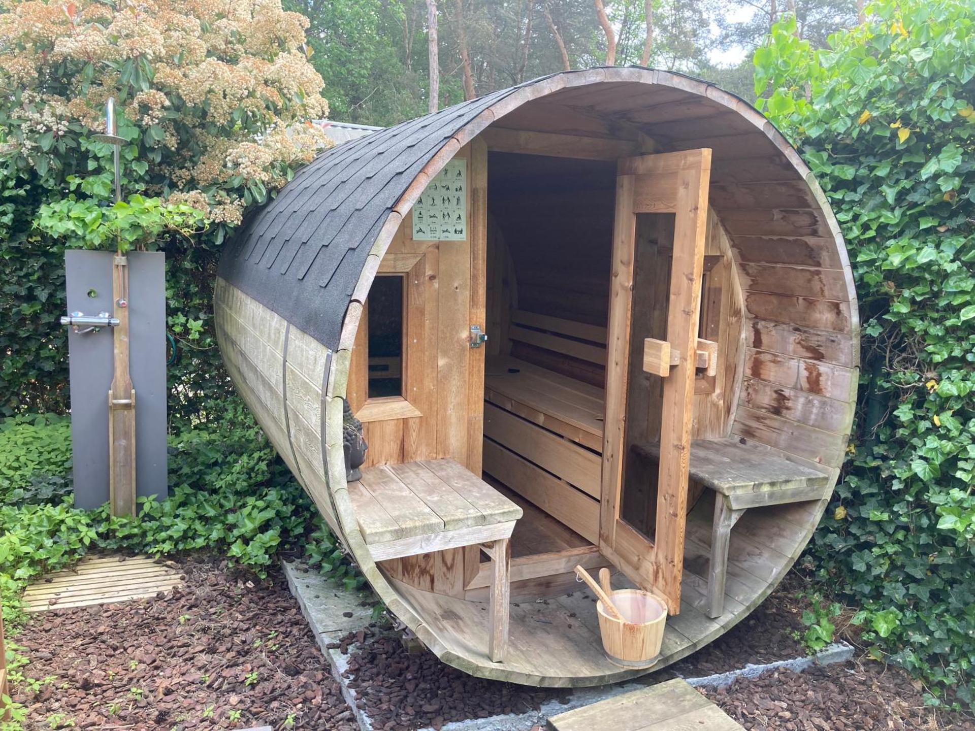 Houten chalet/bungalow in het bos, sauna, jacuzzi