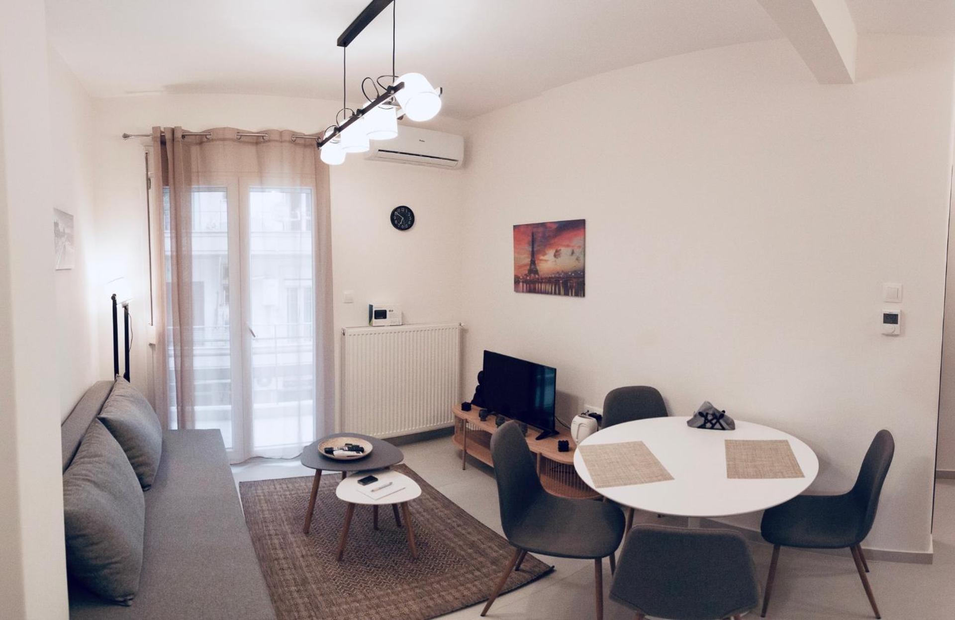 Studio antigonidon square