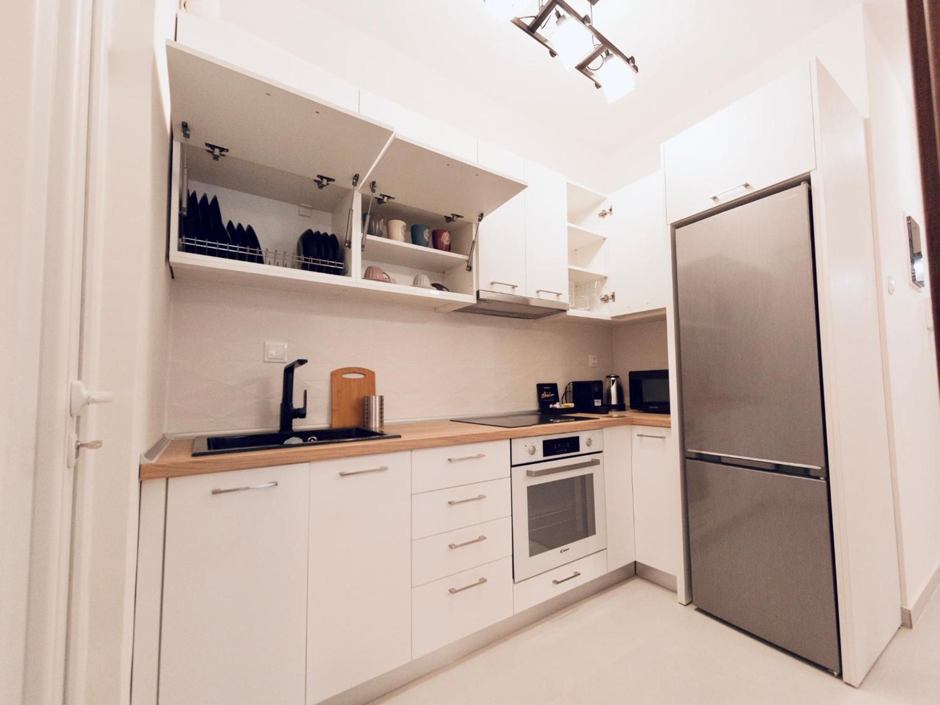 Studio antigonidon square