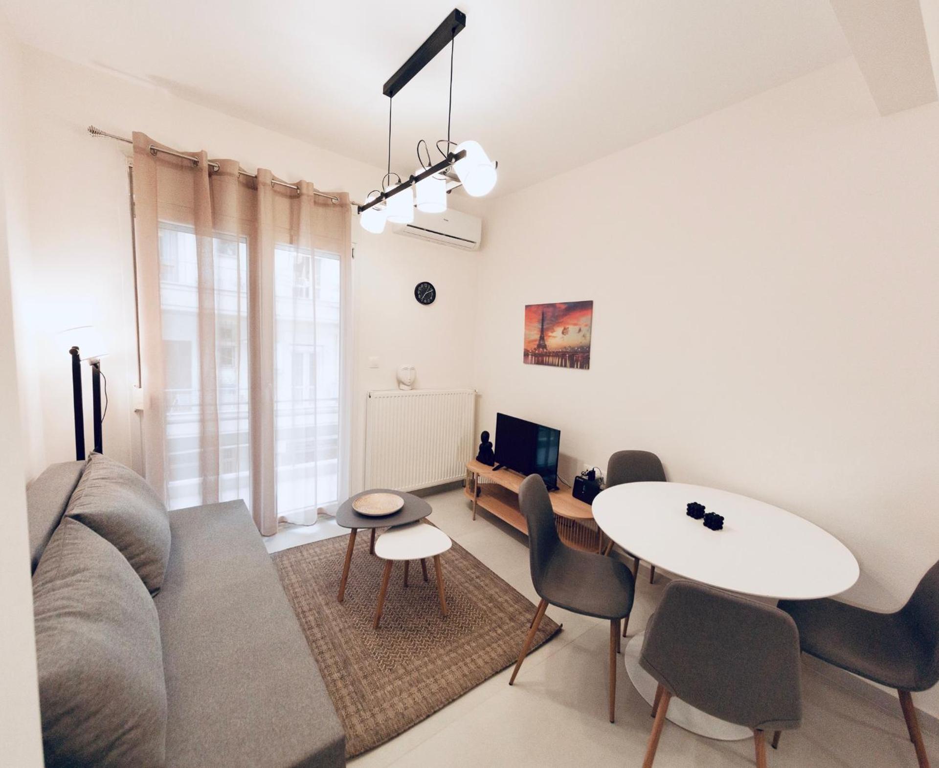 Studio antigonidon square