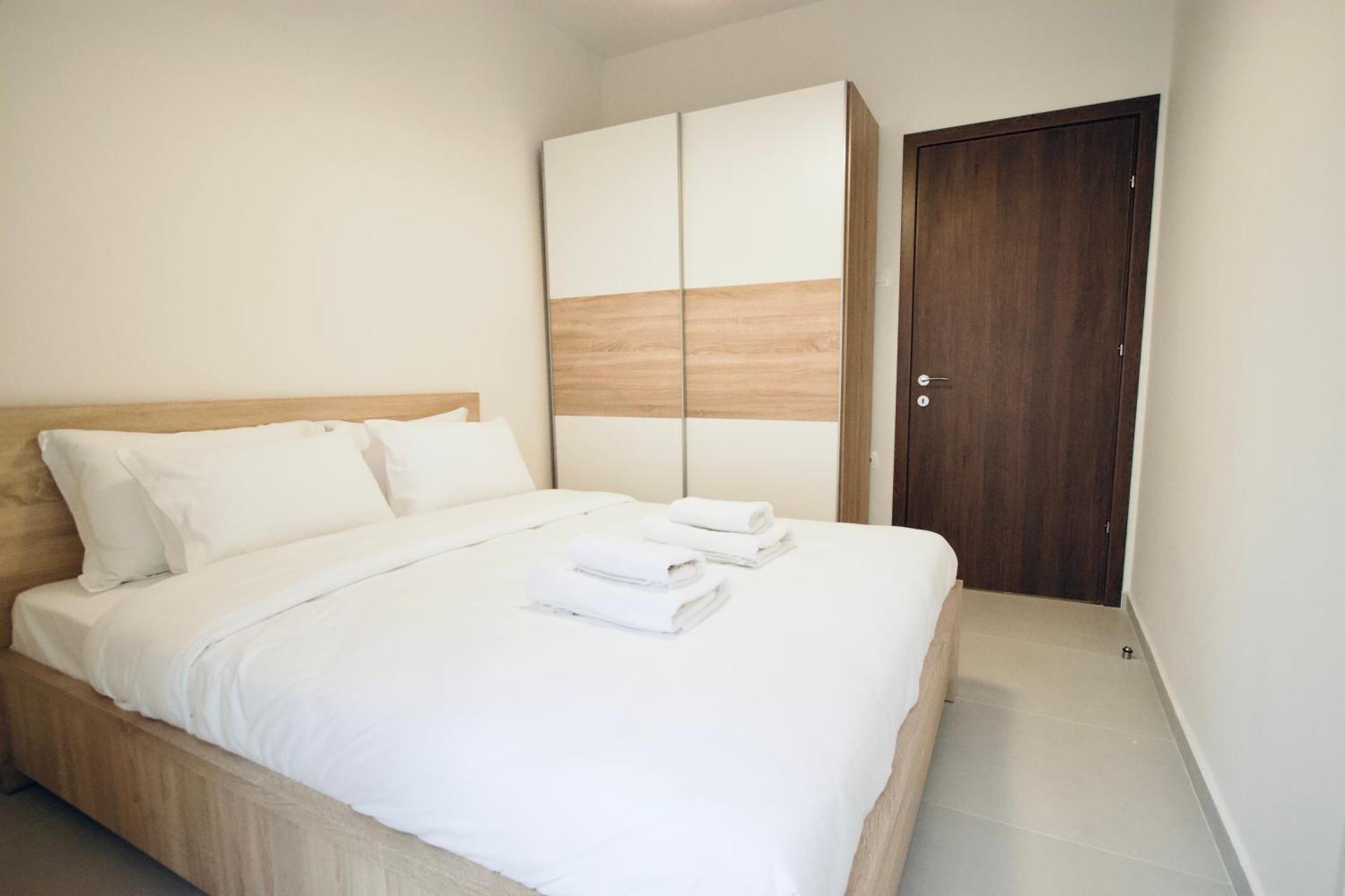 Studio antigonidon square