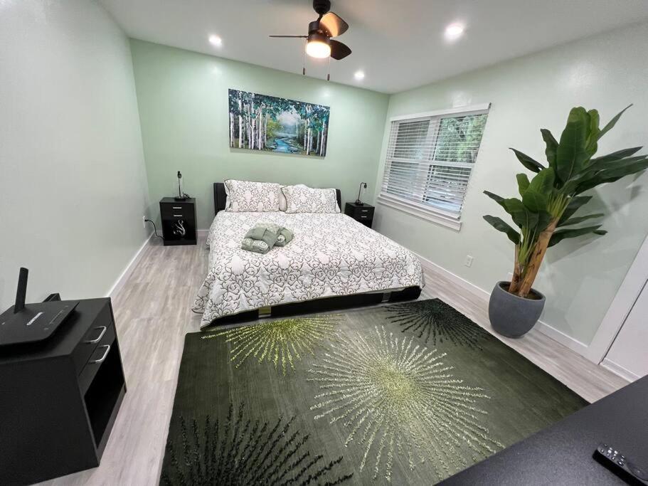 Tranquility in paradise- 2 bedroom villa w/parking